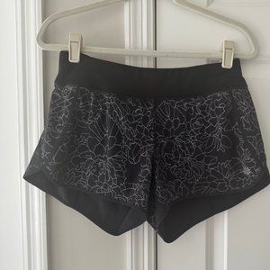 Athleta Track This Run Reflective Floral Shorts Black/Silver  Size Small